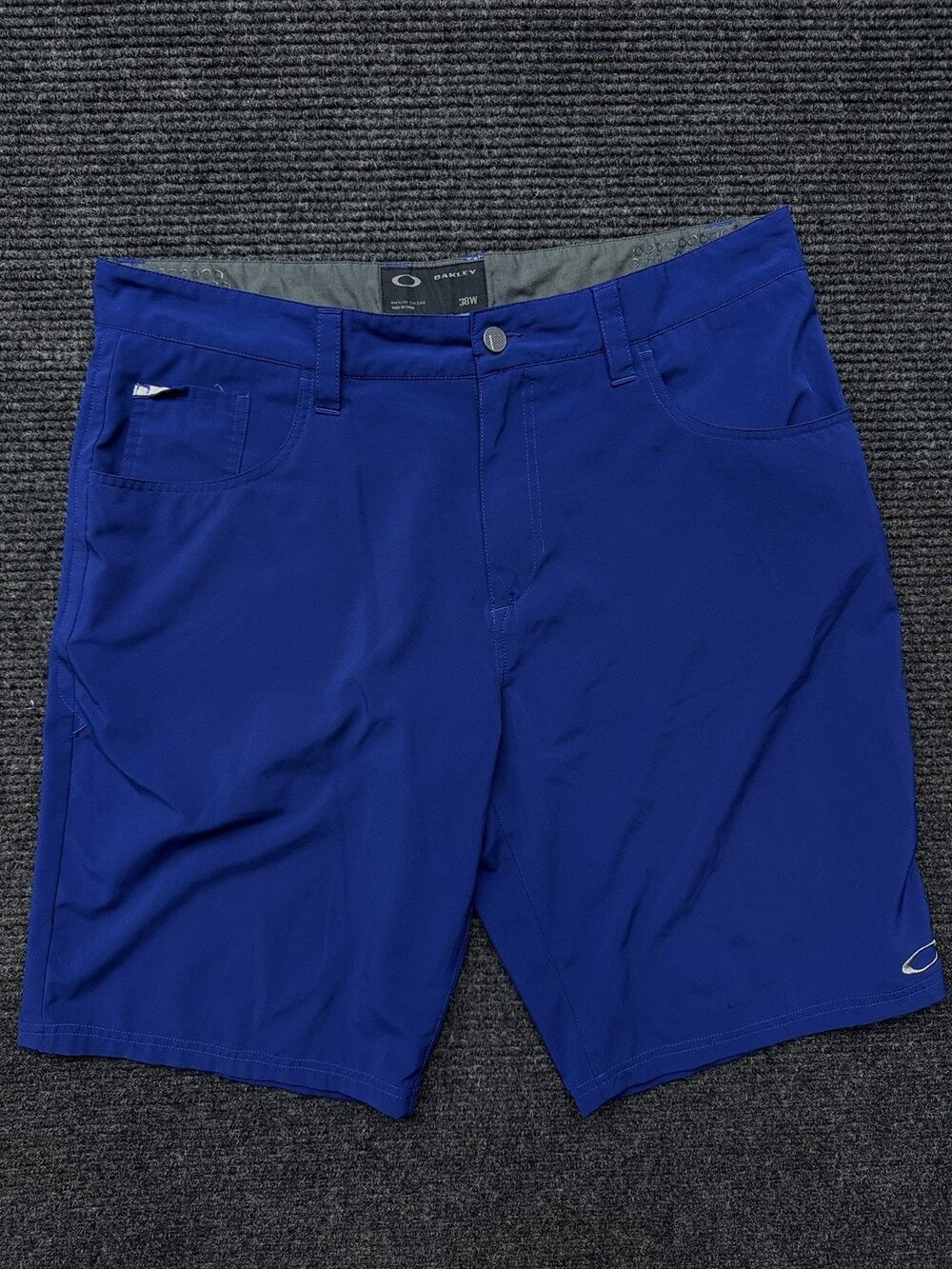 Oakley Men's 38 Regular Fit Blue Represent Golf Shorts 10.5" Inseam